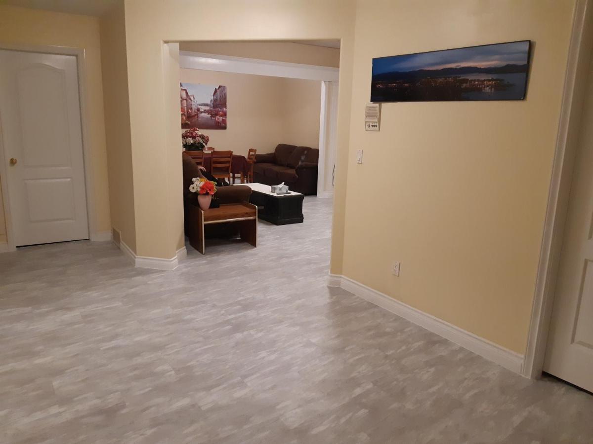 Lakeview House With 4 Rooms Kelowna Near Downtown & Knox Moutain エクステリア 写真