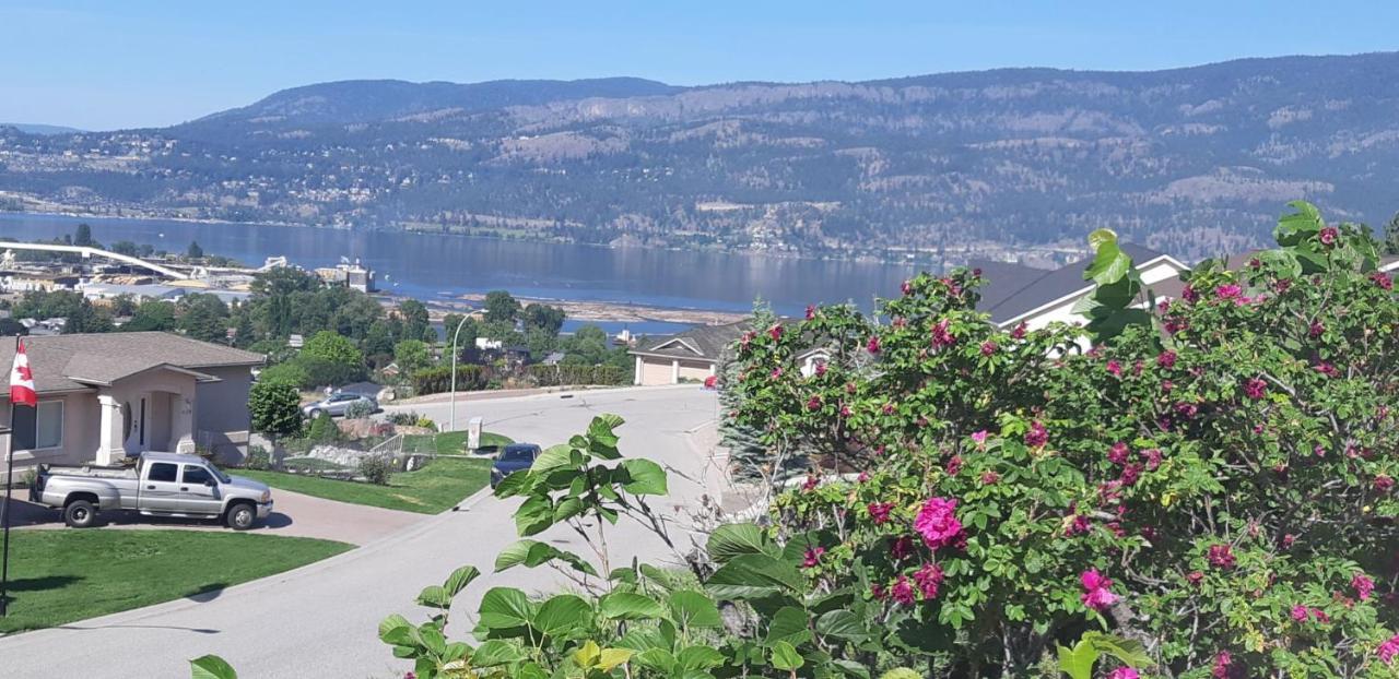 Lakeview House With 4 Rooms Kelowna Near Downtown & Knox Moutain エクステリア 写真