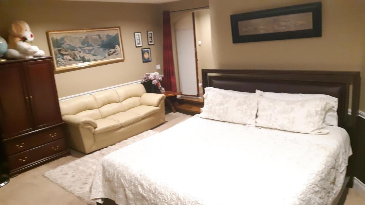 Lakeview House With 4 Rooms Kelowna Near Downtown & Knox Moutain エクステリア 写真